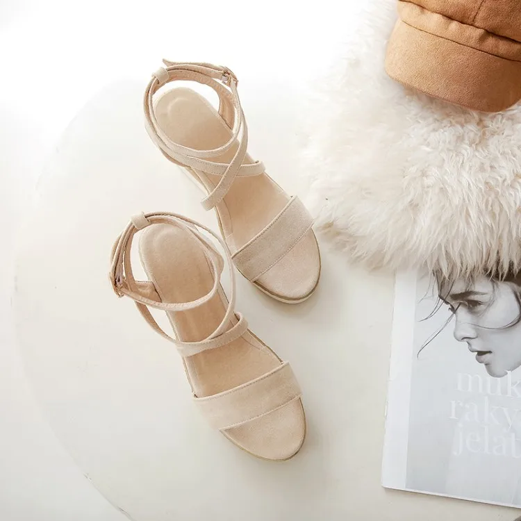 Босоножки женские на танкетке 12 размера сандалии и платформе с пряжкой летняя