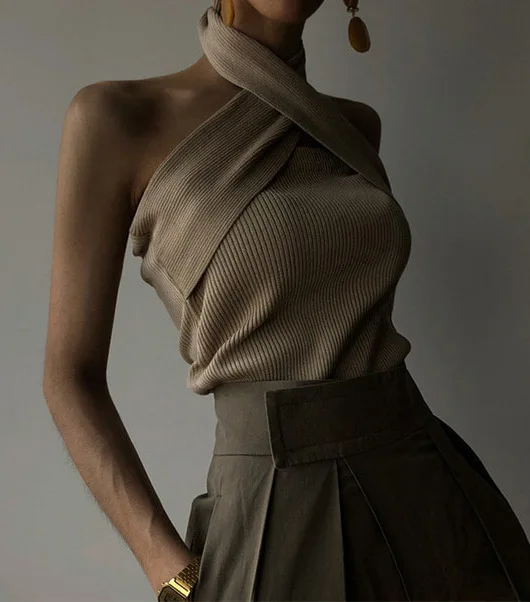 Однотонный сексуальный женский свитер без рукавов с бретельками на шее