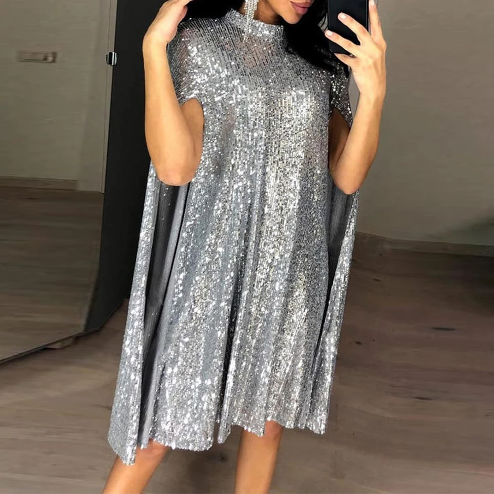 Женское серебряное платье без рукавов расшитое блестками с накидкой для