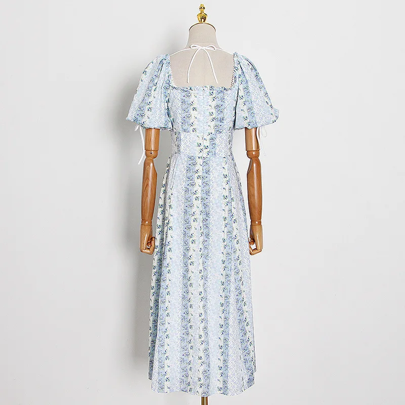 Женское летнее платье с разрезом по бокам квадратным воротником и цветочным