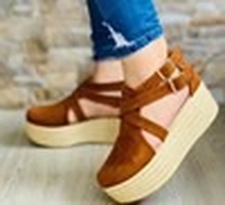 

2021 Summer Retro Slope with Women's Straw Woven Thick-soled Round Toe Shoe Buckle Backpack Heel Fashion Women's Sandals