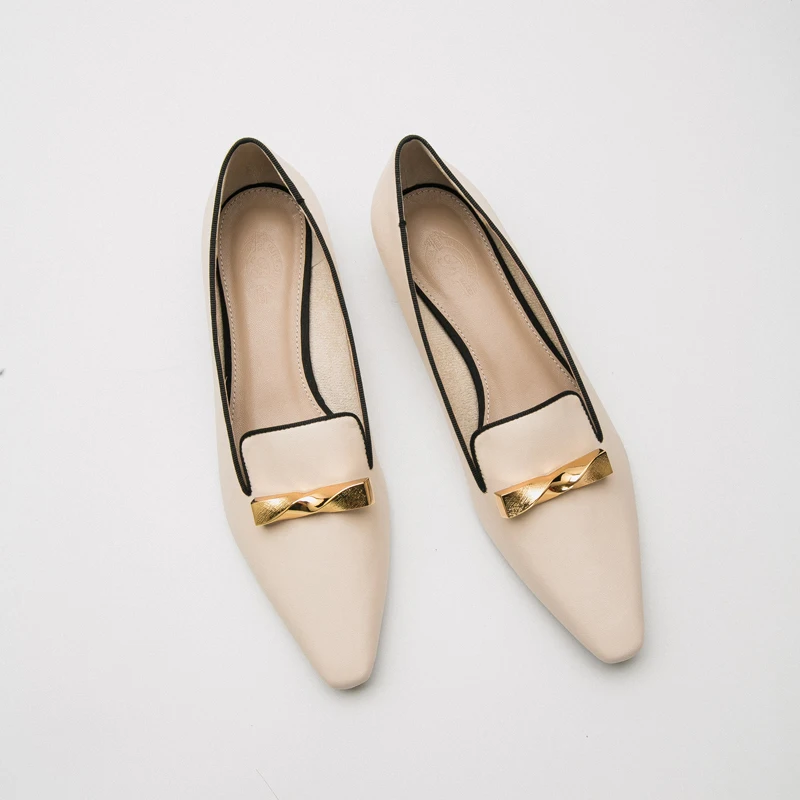 

2021 Flat Heel Shoes French Girl Pointed Grandmother Shoes Beige Genuine Leather Flats Pregnant Woman Shoes Metal Decoration