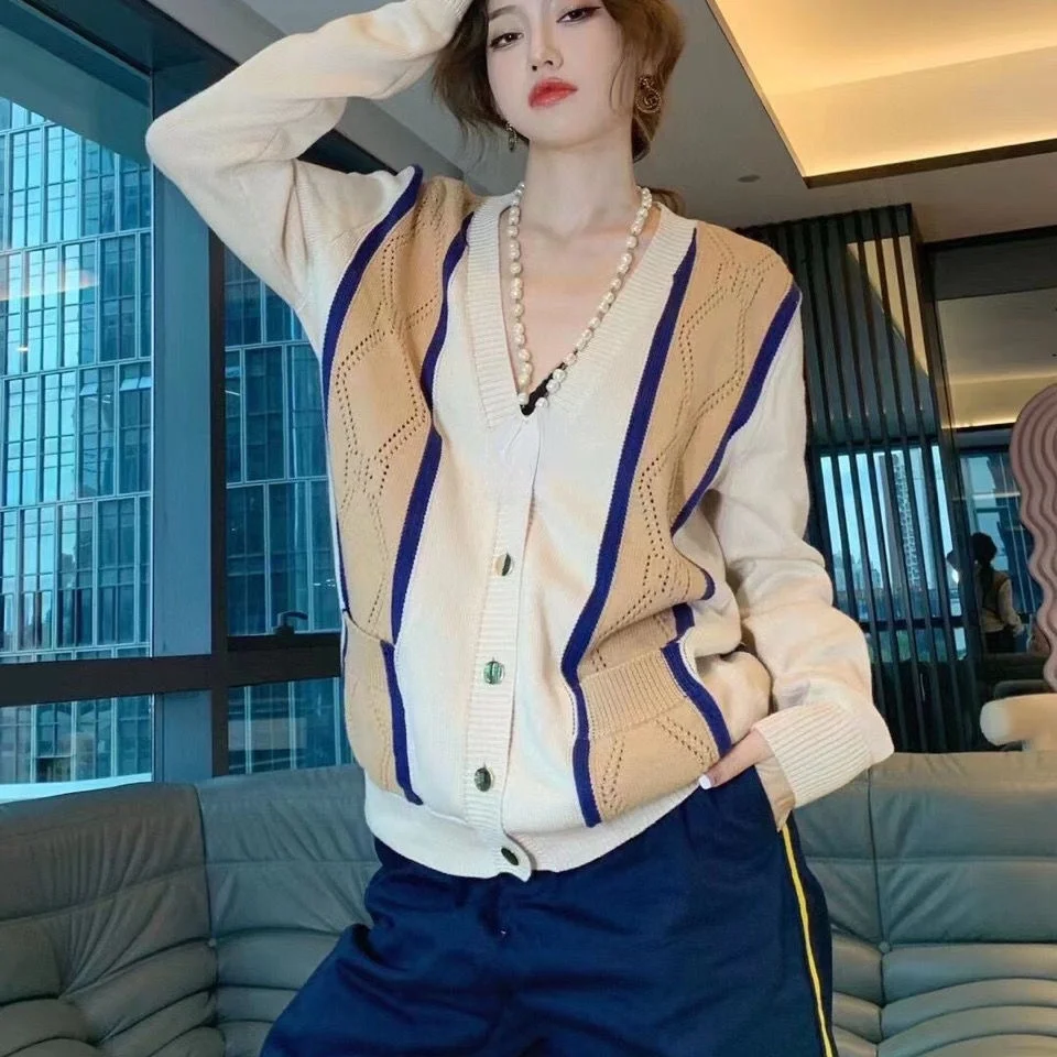 

Knitted cardigan women's outer high version 2021 autumn new color matching v-neck thin western sweater fashion jacket