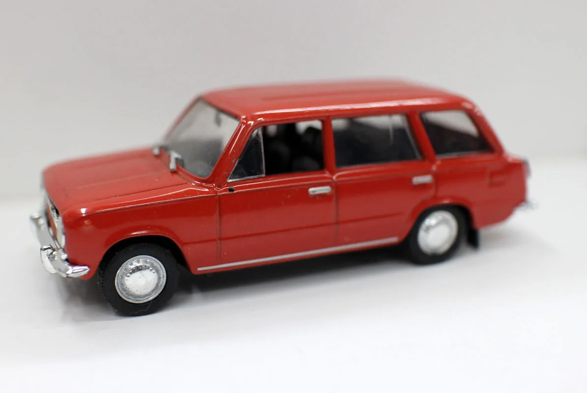 Модель российского автомобиля газ 2102 из сплава 1:43 высокая имитация