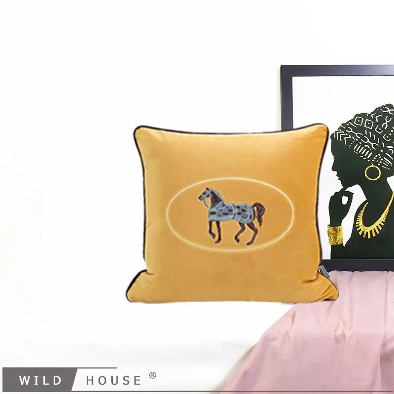 

Наволочка Croker Horse с вышивкой