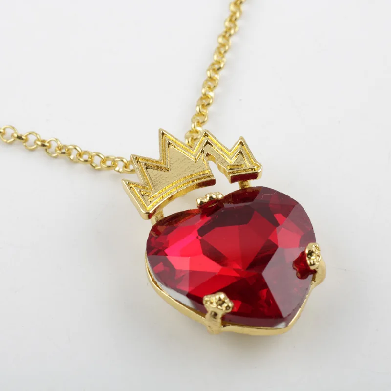 Изображением героев фильма наследники фильм Эви ожерелье Красное сердце Иви