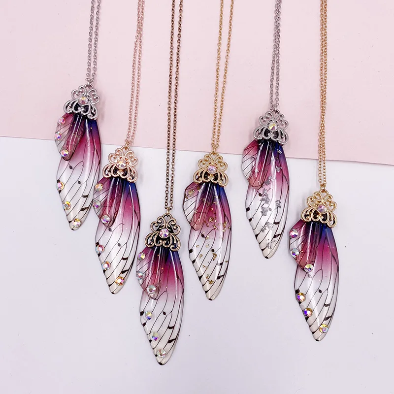 Женское золотистое ожерелье с подвеской в виде бабочки фиолетовым градиентом |