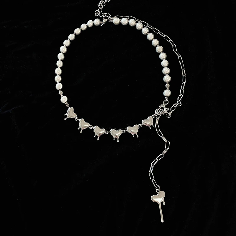 

Shiny Splice Vintage Steel Simulation Pearl Necklaces Fashion Irregular Love Heart Collar Statement Personality Clavicle Chain