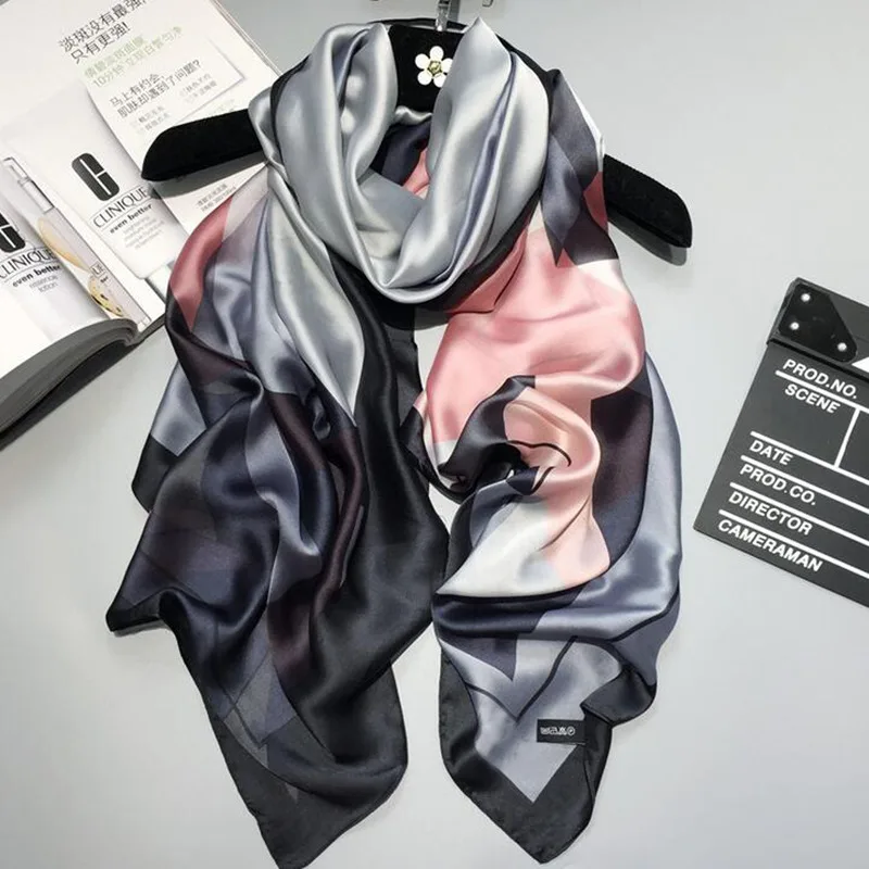 

Luxe Merk Vrouwen Zijden Sjaal Strand Sjaal En Echarpe Zomer Wrap Designer Sjaals Plus Size Vrouwelijke Strand StolaBandana