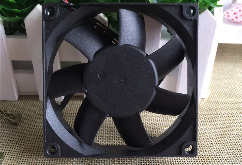 AD0812HB-C71GP DC12V 0.34A 8CM 8020 2-проводный Вентилятор охлаждения с двумя шарикоподшипниками