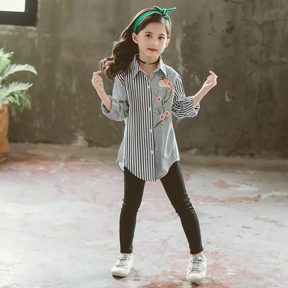 Блузка для девочек с цветочной вышивкой Лоскутная полосатая блузка осенняя