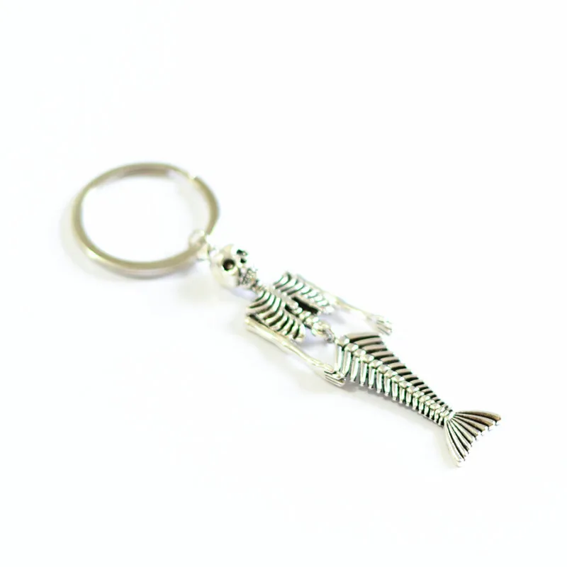

Creative Man Keychain Death Horror Gift Exaggerated Punk Pirate Skull Key Chain Car Bag Accessory Keyring