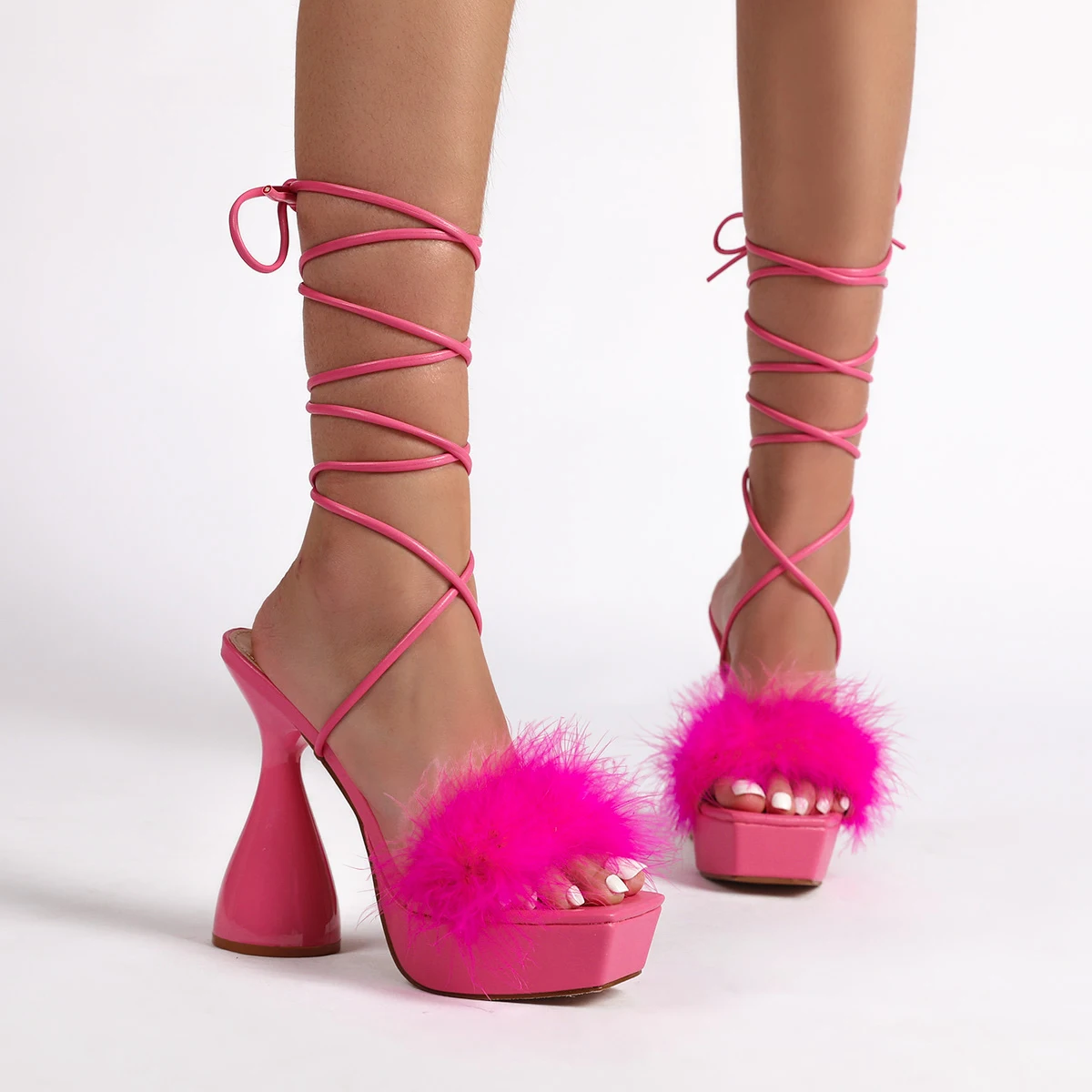 

Новинка женские сандалии летние стильные туфли на тонком каблуке с мехом на шнуровке туфли на высоком квадратном каблуке для банкета