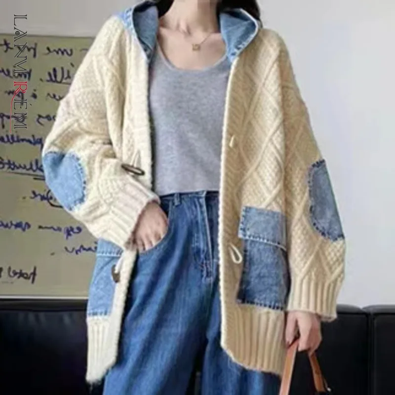 

LANMREM Denim Patchwork Knitted Cardigan Female Loose Hooded Horn Button Sweater Women 2021 Autumn Winter New Fashion 2W1786
