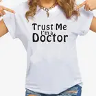 Женская летняя футболка с коротким рукавом и надписью Trust Me I'm A Doctor