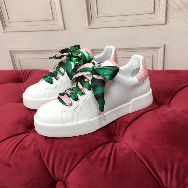 

2020 early spring European station hand-painted graffiti leather white shoes comfortable flat lace-up sports casual shoes
