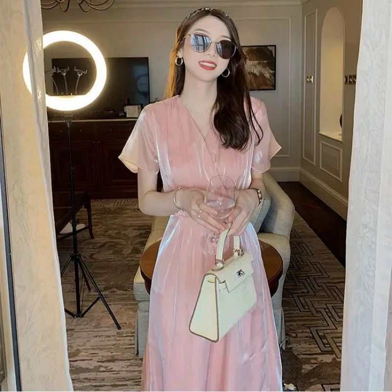 Женское платье с v-образным вырезом элегантное однотонное яркое шелковое для