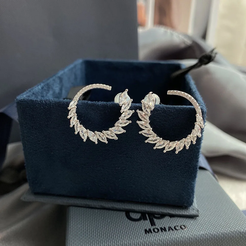 

2021South Korea Fashion Earrings Leaf Wreath Arc Temperament Personality Charm Jewelry Stud Earrings Girl Exquisite Gifts