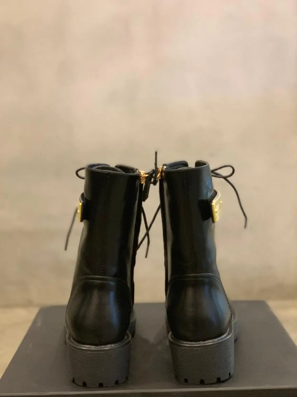 

2020 POWEE Hot Sale Women Winter Luxury Designer Shoes Genuine Leather Tatical Lace Up Boots Sheepskin Hiking Golden
