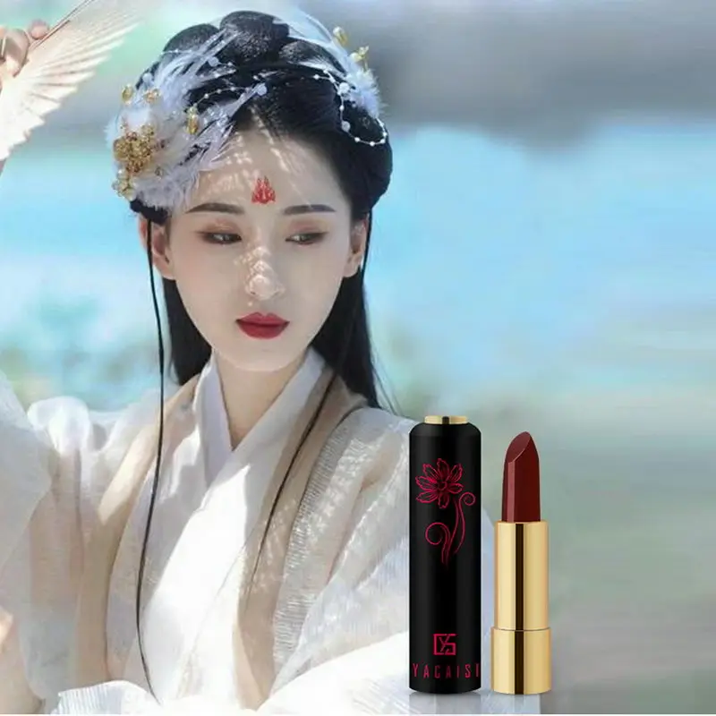 Губная помада матовая бархатная текстура Уход за губами увлажнение губ