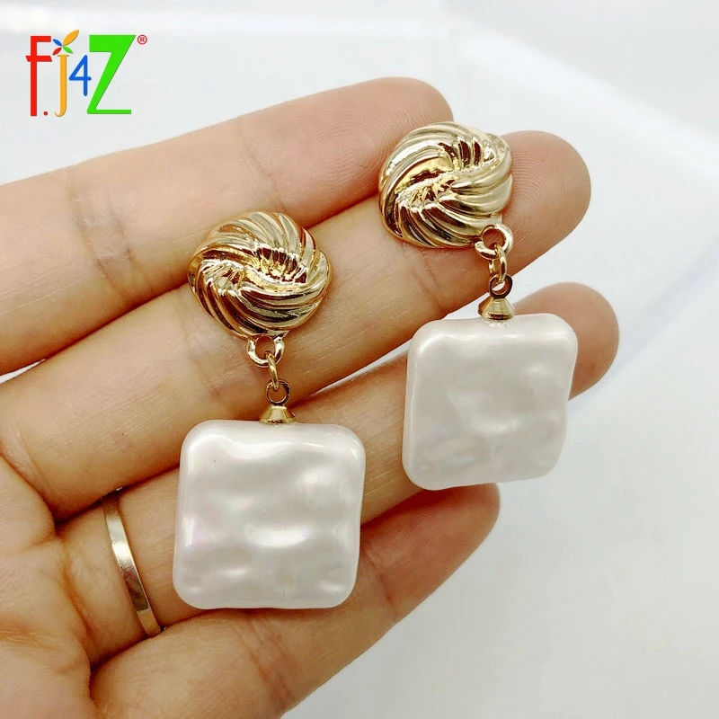 

F.J4Z Trend Irregular Pearl Earrings for Women Golden Alloy Square Round Simulated Pearl Charms Statement Earrings Lady Jewelry