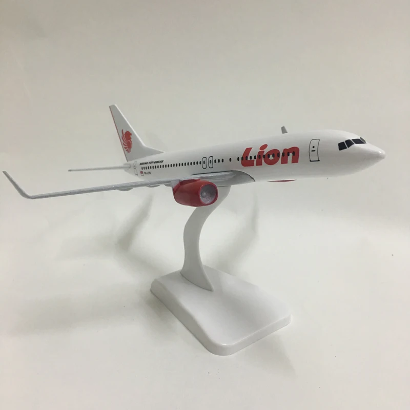 Джейсон пачка 20 см Лев Boeing 737-900 модель самолета Модель аэроплана самолет 1:300 Diecast