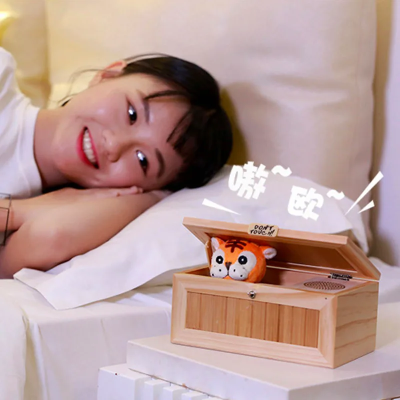 

Most Useless Machine Tiger Toy Gift with Sound Wooden Useless Box Leave Me Alone Box Funny Toys Drop shipping#g4