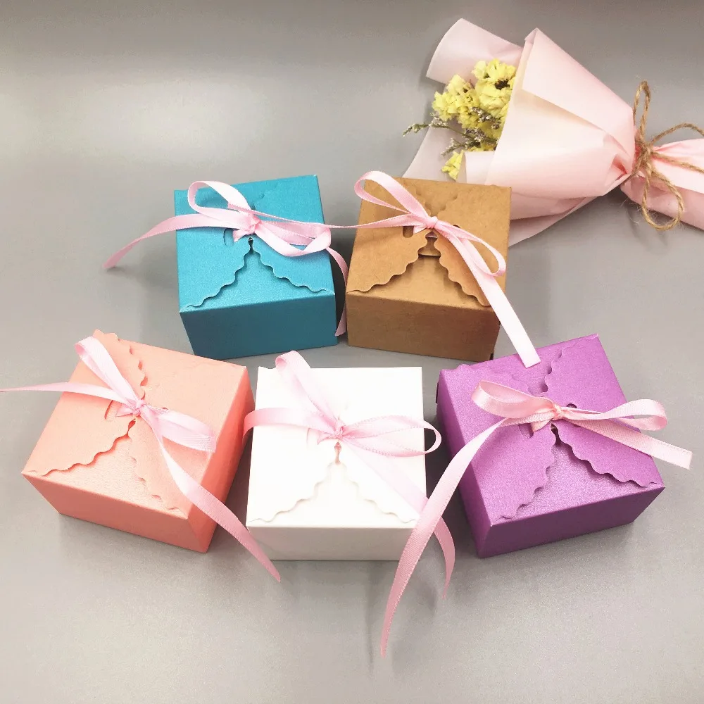 

30Pcs/Lot Handcraft Two Size Colorful Kraft Paper Boxes For Baking Cookies Muffin Creative Gifts Boxes With Three Color Ribbons