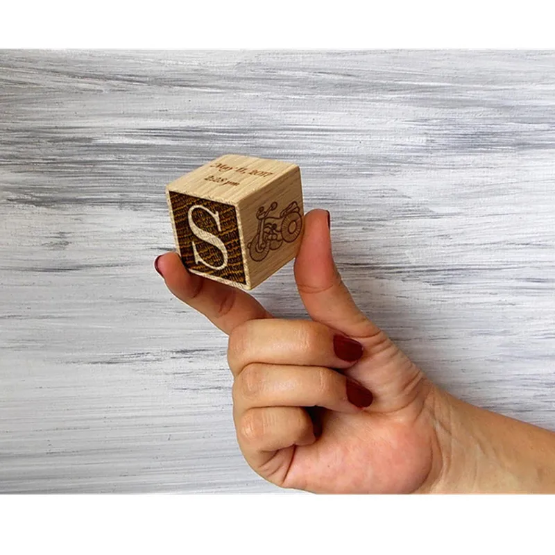 Деревянный новый детский блок памяти изготовленный на заказ гравированный