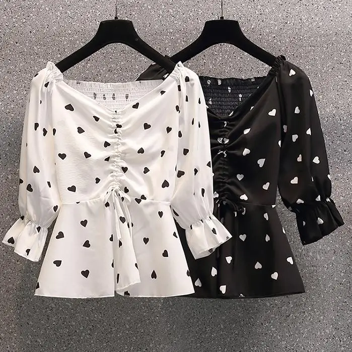 

Черные, белые толстовки с капюшоном и принтом в виде сердец; Летние топы для женщин, элегантная, v-образный вырез, половина рукава Цветочный п...