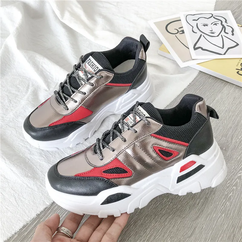 Женские Дышащие Беговые кроссовки большой размер 36-42 толстая подошва белые на