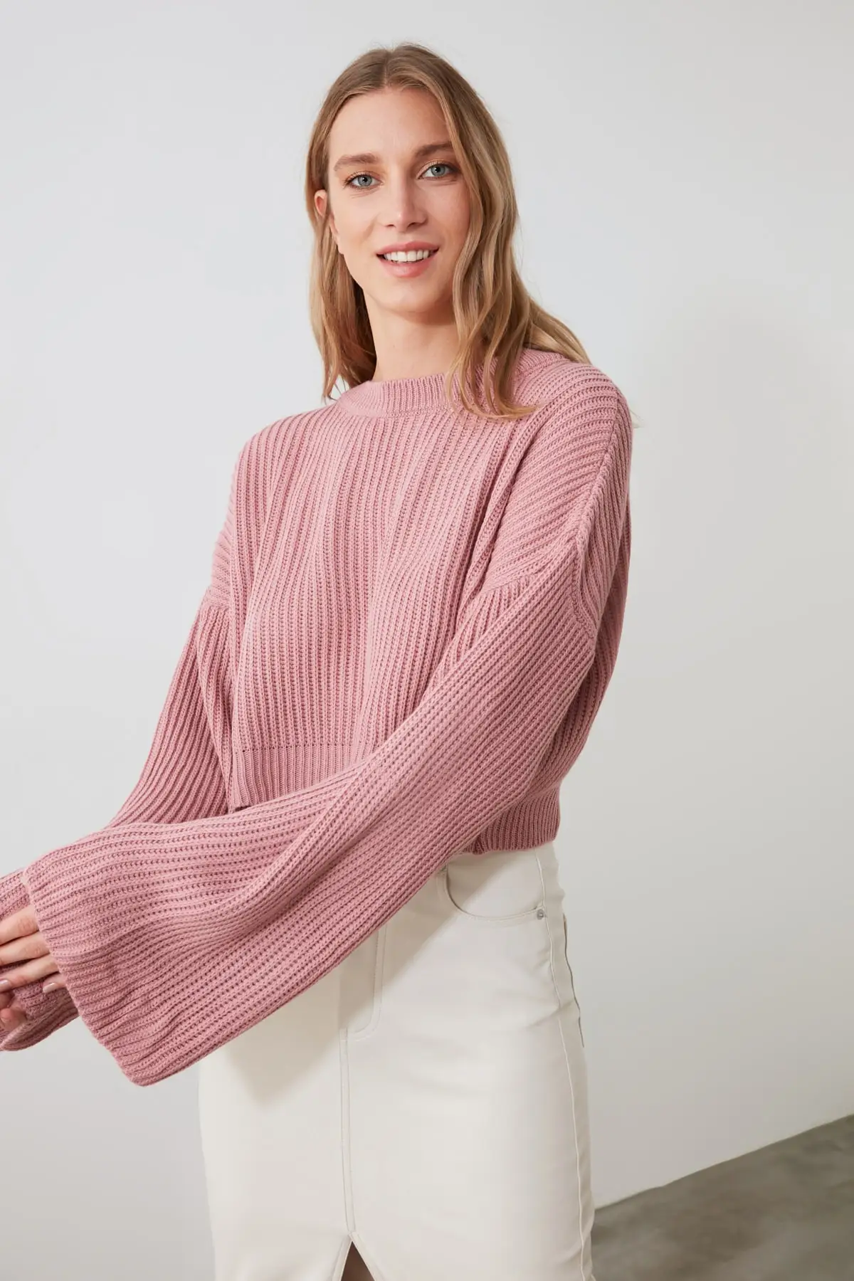 

Trendyol Crop and Spanish Sleeved Knitwear Sweater TWOAW20KZ0743