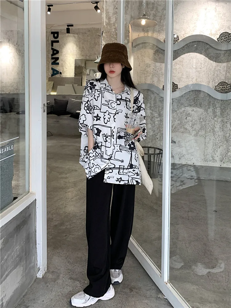 

COIGARSAM Short Sleeve Shirt Womens tops Loose Women shirts Graffiti 93361