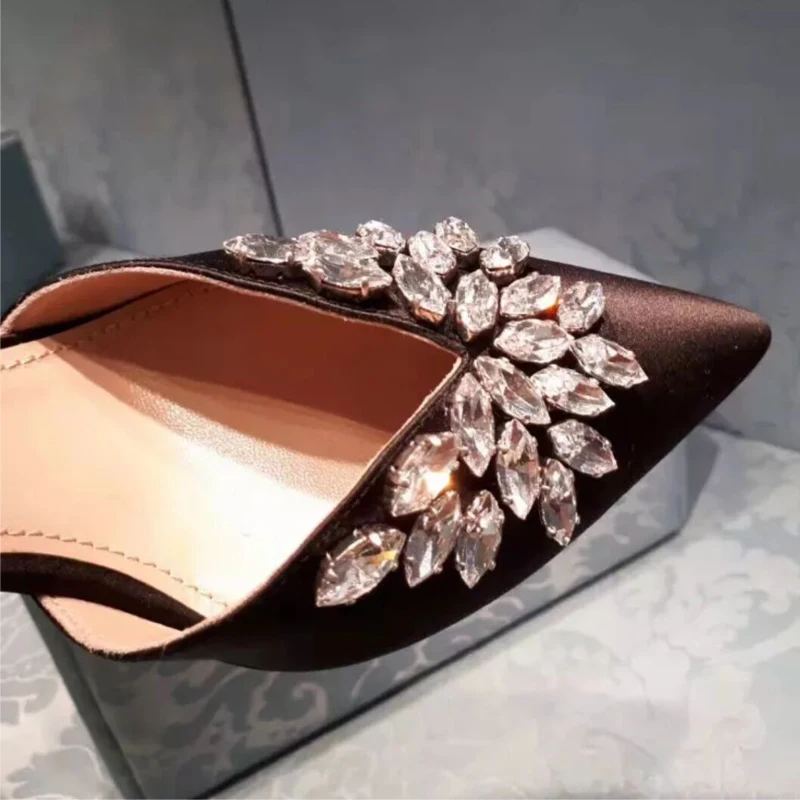 Однотонные остроносые сандалии стразы с пряжкой кристаллами и стразами