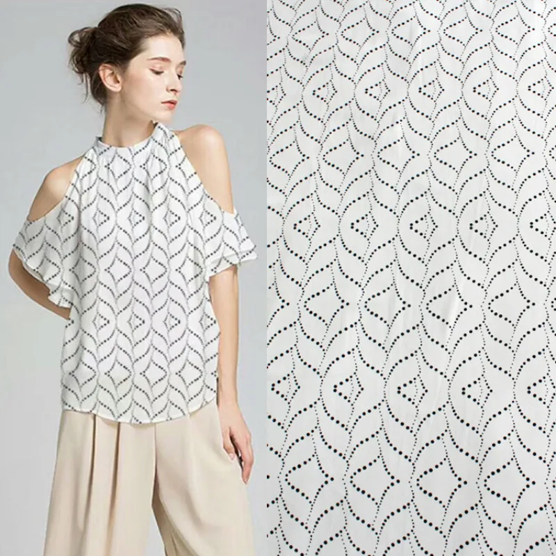 Полуметровая белая нижняя часть с геометрическим рисунком в черный горошек