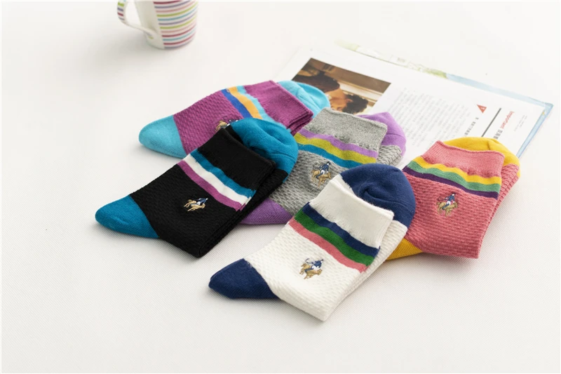 The new style of women's stripes in autumn and winter in 2022, embroidered pure cotton socks, ladies'leisure socks