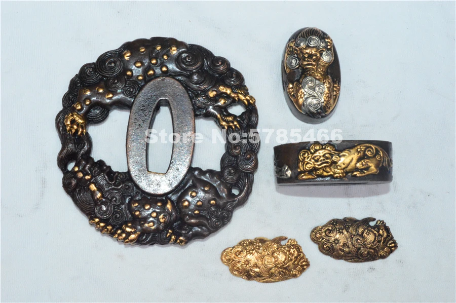 Набор покрытых золотом и серебром медных бронзовых защитников льва Tsuba Menuki Fuchi