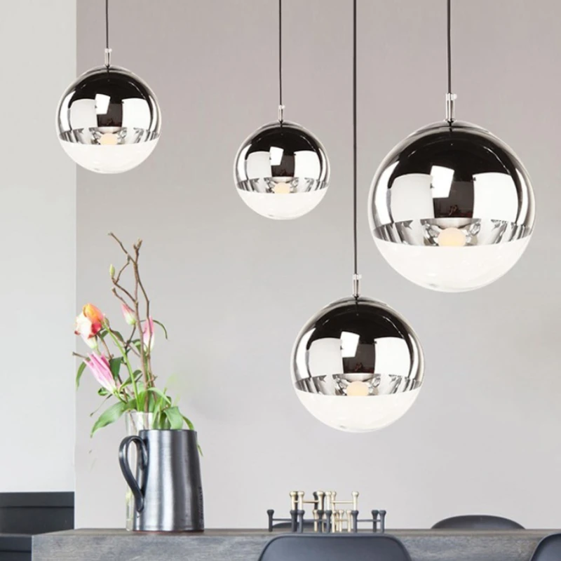 Стеклянные подвесные светильники в скандинавском стиле с зеркальным шариком