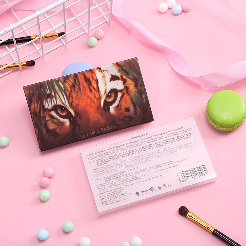 Палитра теней для век 8 цветов с перламутровыми животными стойкая