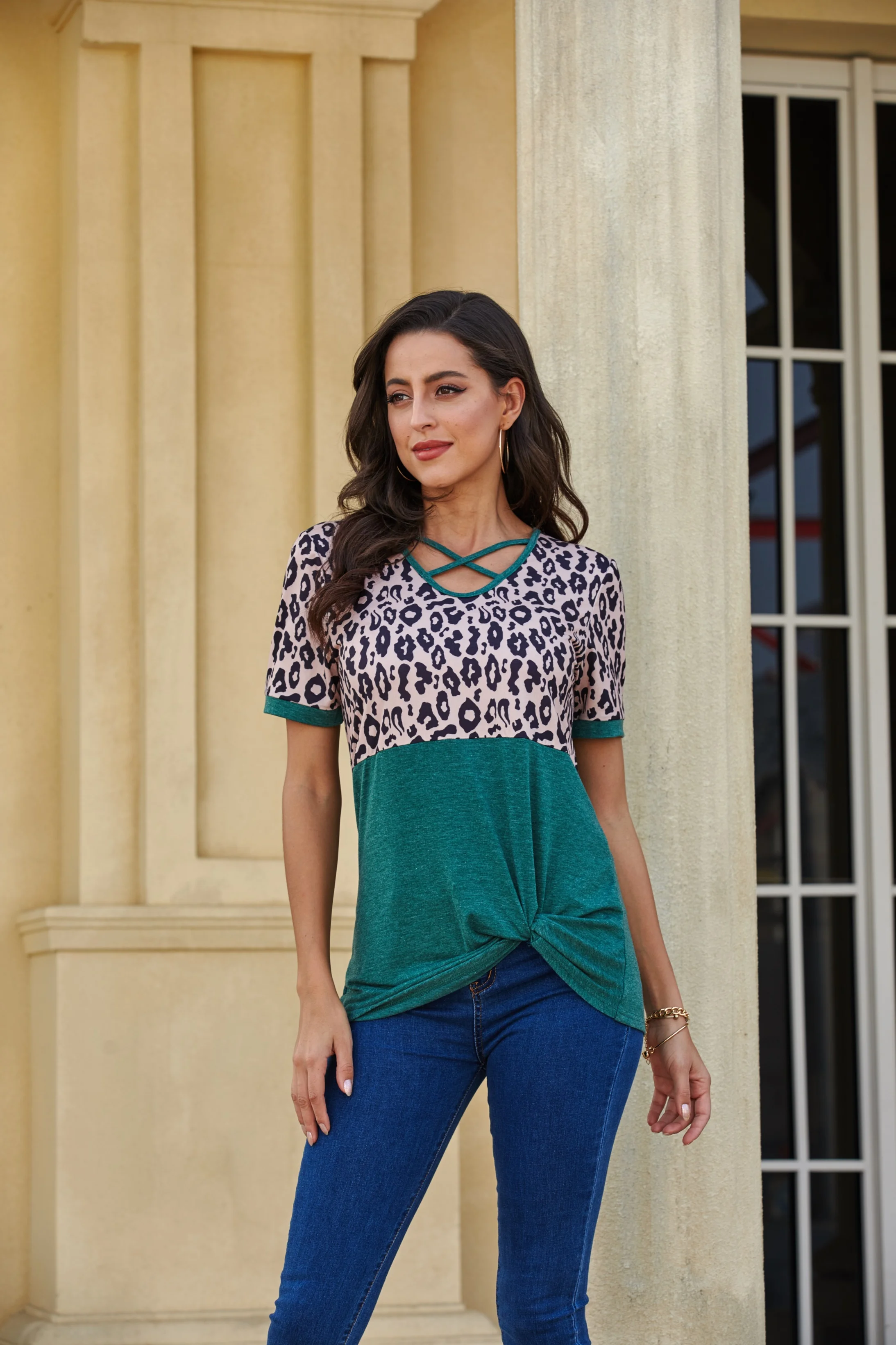 Женская футболка с коротким рукавом пуловер перекрестным вырезом и леопардовым