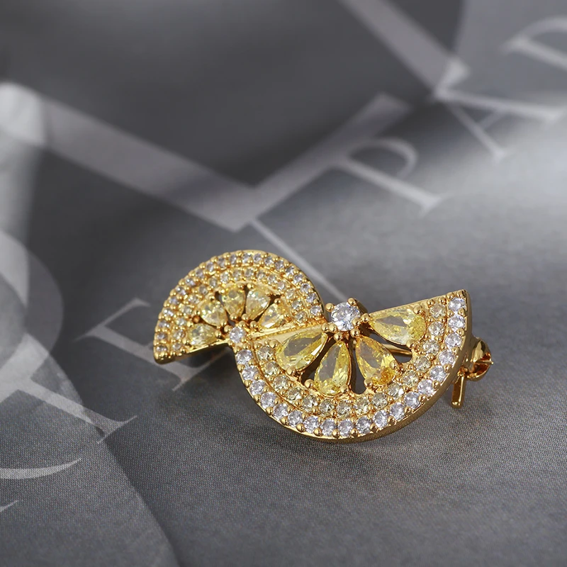 

Big Cubic Zircon and Natural Pearl Women Coat Pins New Fashion Bling Bling Ballet Dancing Girl Brooches Luxury Birthday Gift