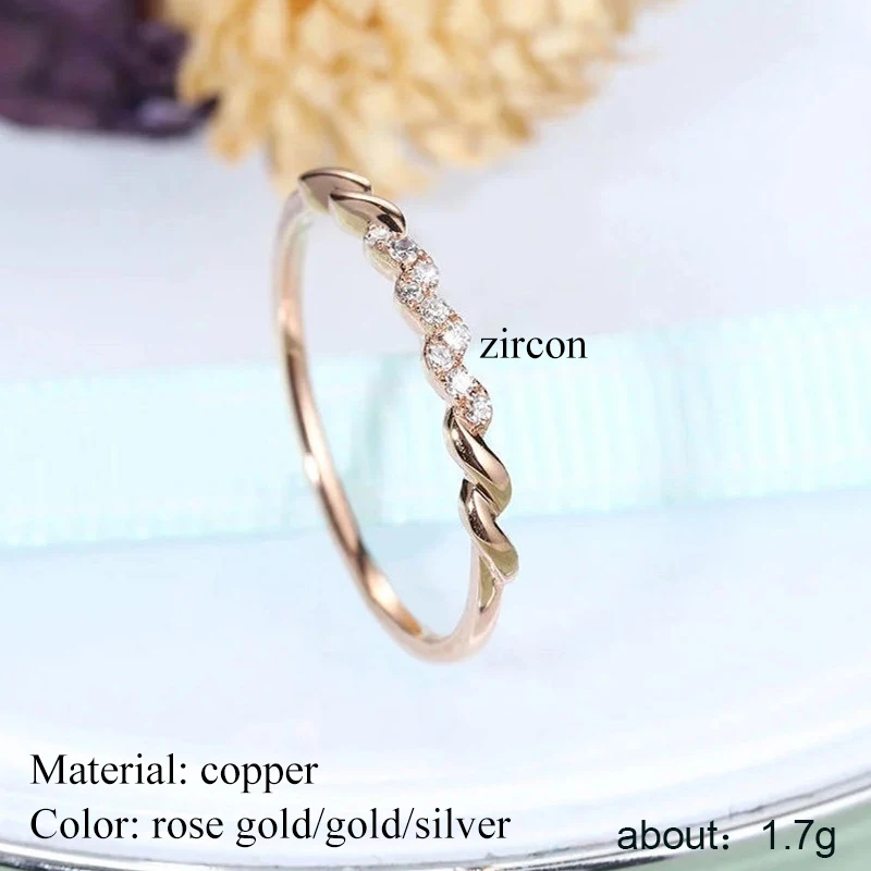 Кольцо женское модное с вставкой циркона и простым золотым плетением волны, украшенное стразами 2 мм. Популярное украшение 2020 года.