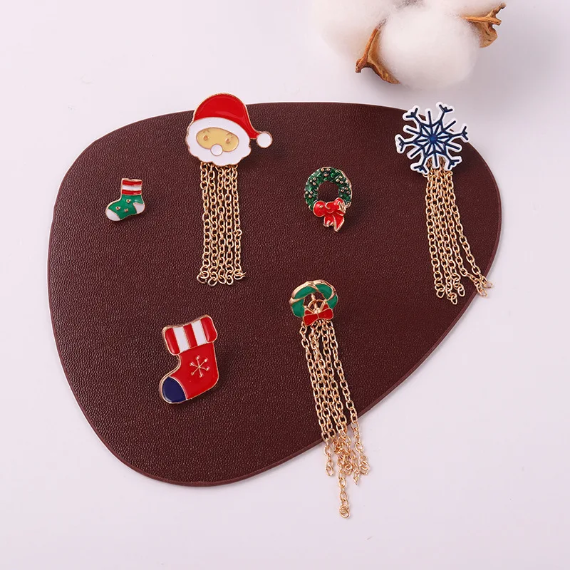 

Lovely Beautiful Christmas Chain Brooch Popular Creative Snowflake Santa Snowman Brooch All-matched Clothing Accessories