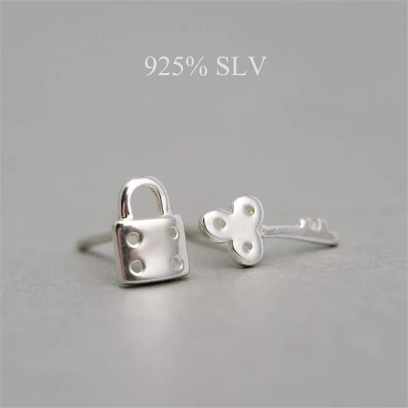 

2021 Trend Creative Key & Lock Asymmetrical Silver Color Stud Earrings For Women's Accessories Wholesale Bijoux SE098