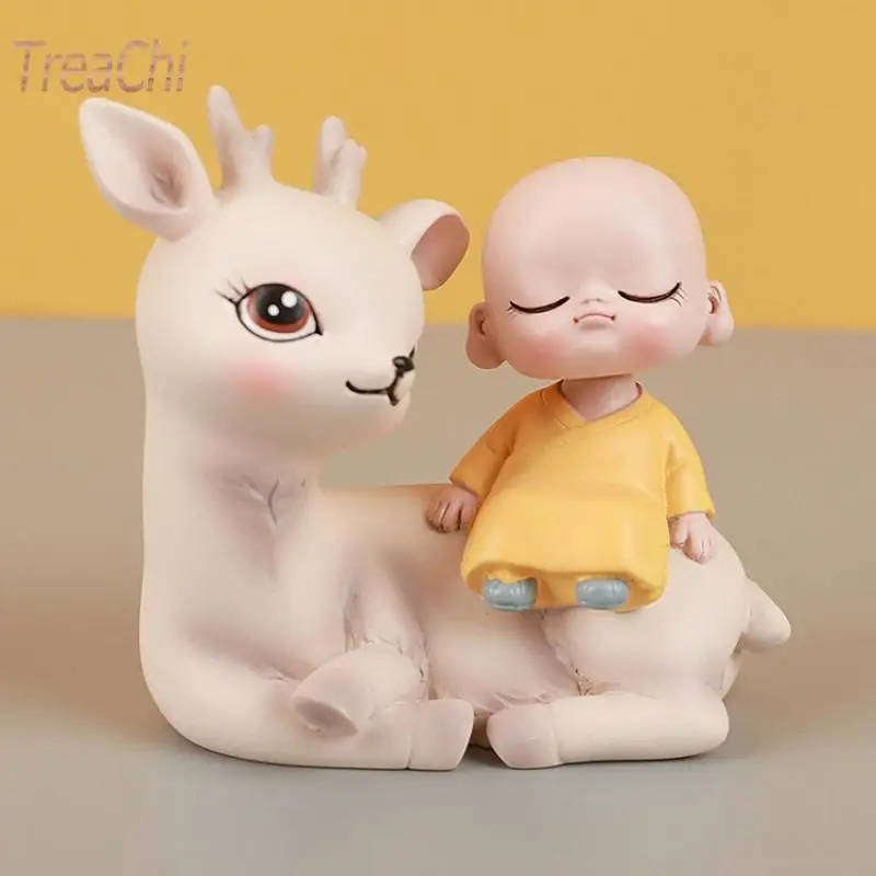 Творческая личность олень на спине маленький монах вибрирующий головой