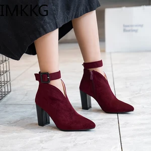 Женские ботинки на молнии, с острым носком, на квадратном каблуке, с пряжкой, с V-образным вырезом, Q00263, Осень-зима 2020