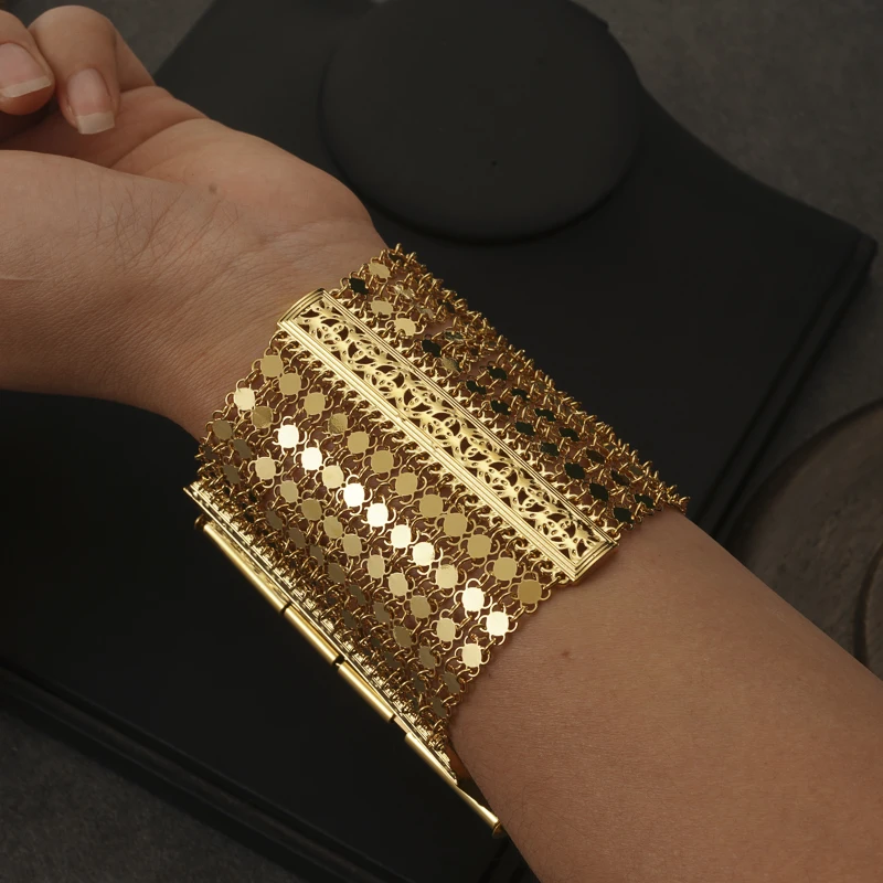 

Saudi Arabian Queen Bracelet Fashion Luxury Geometric Hollow Wide Gold Bracelet Turkey Bead Cuff Bracelet Jewelry Accessories