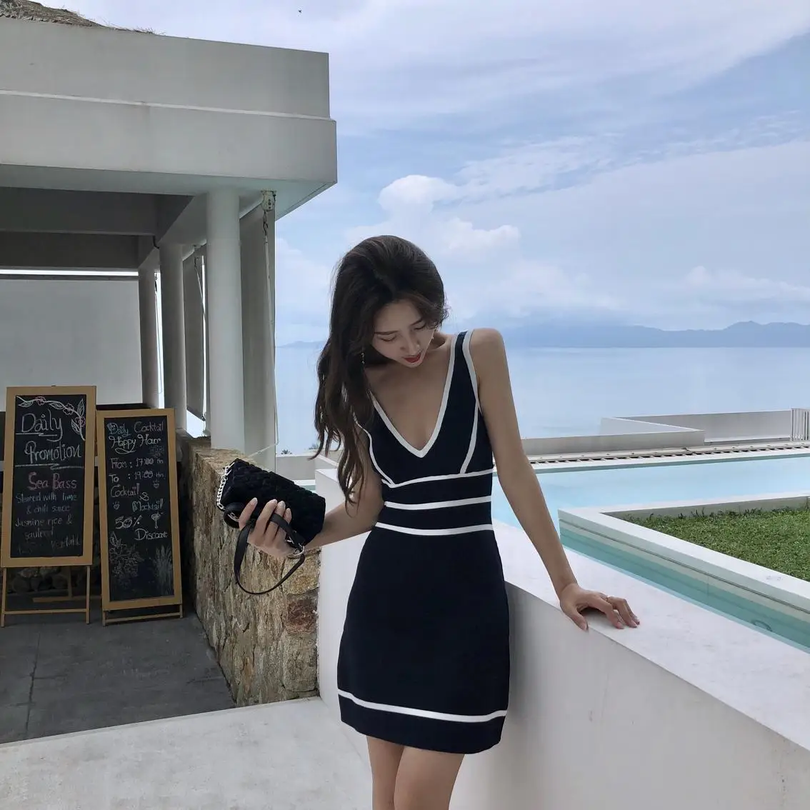 Сексуальное черно белое праздничное вязаное платье узкая юбка без рукавов с