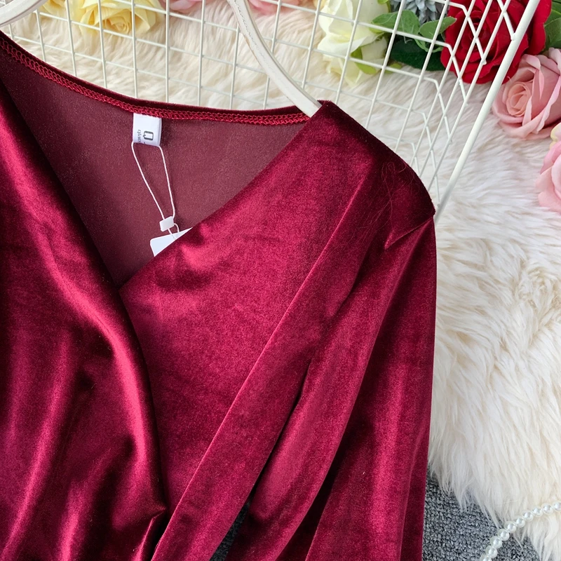 Бархатное платье с длинным рукавом пикантное облегающее запахом и V образным