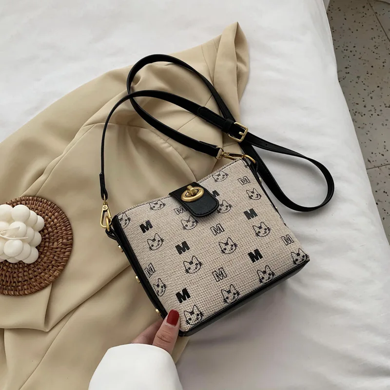 

Small bag women's bag 2020 fashion new fashion foreign style fashionable bucket bag and versatile One Shoulder Messenger Bag